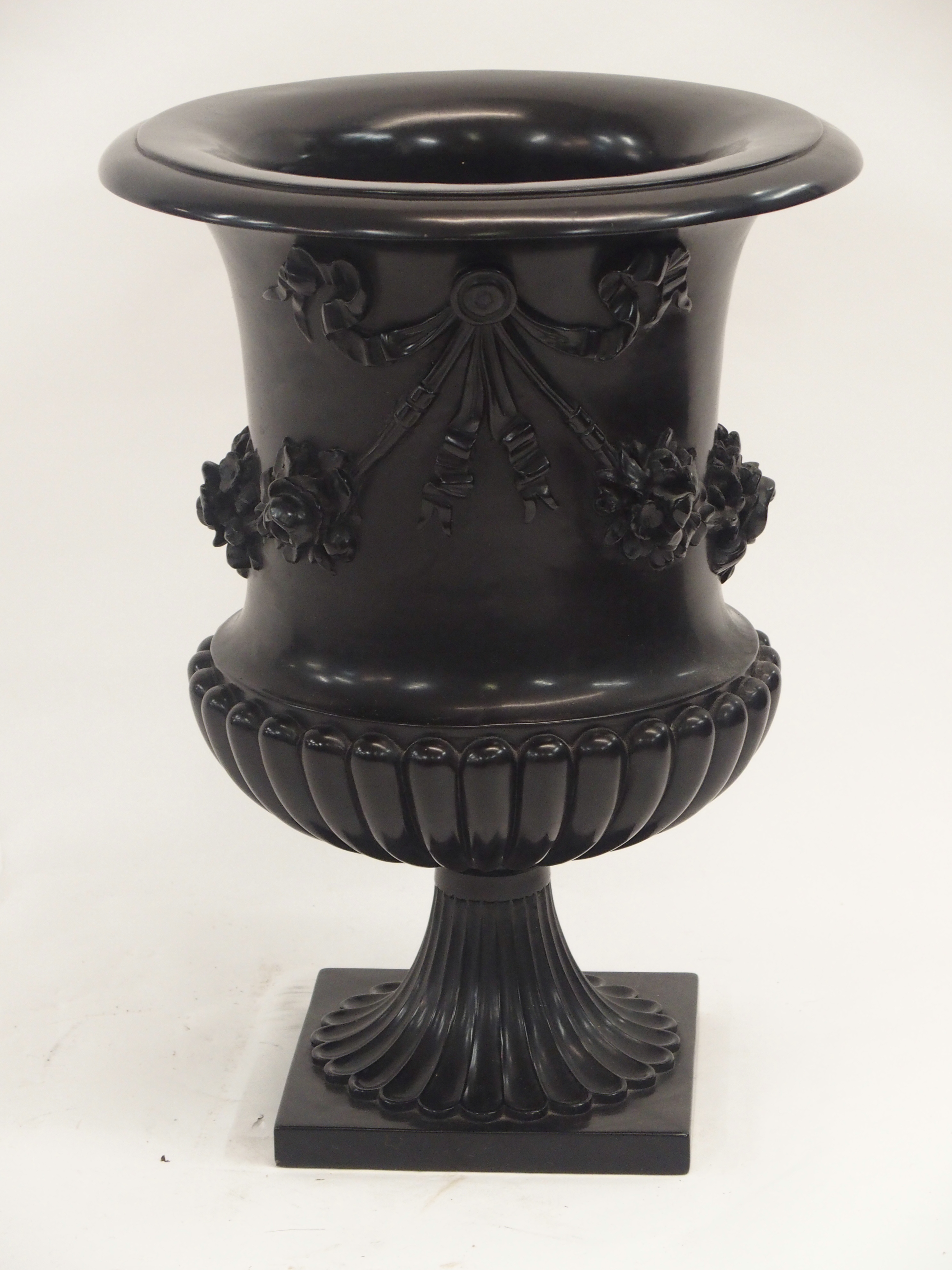 A COMPOSITE CLASSICAL STYLE URN cast with ribbon tied garlands of flowers above a lobed socle, - Image 7 of 11