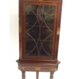 AN EDWARDIAN MAHOGANY AND SATINWOOD INLAID CORNER DISPLAY CABINET the swan neck pediment above an