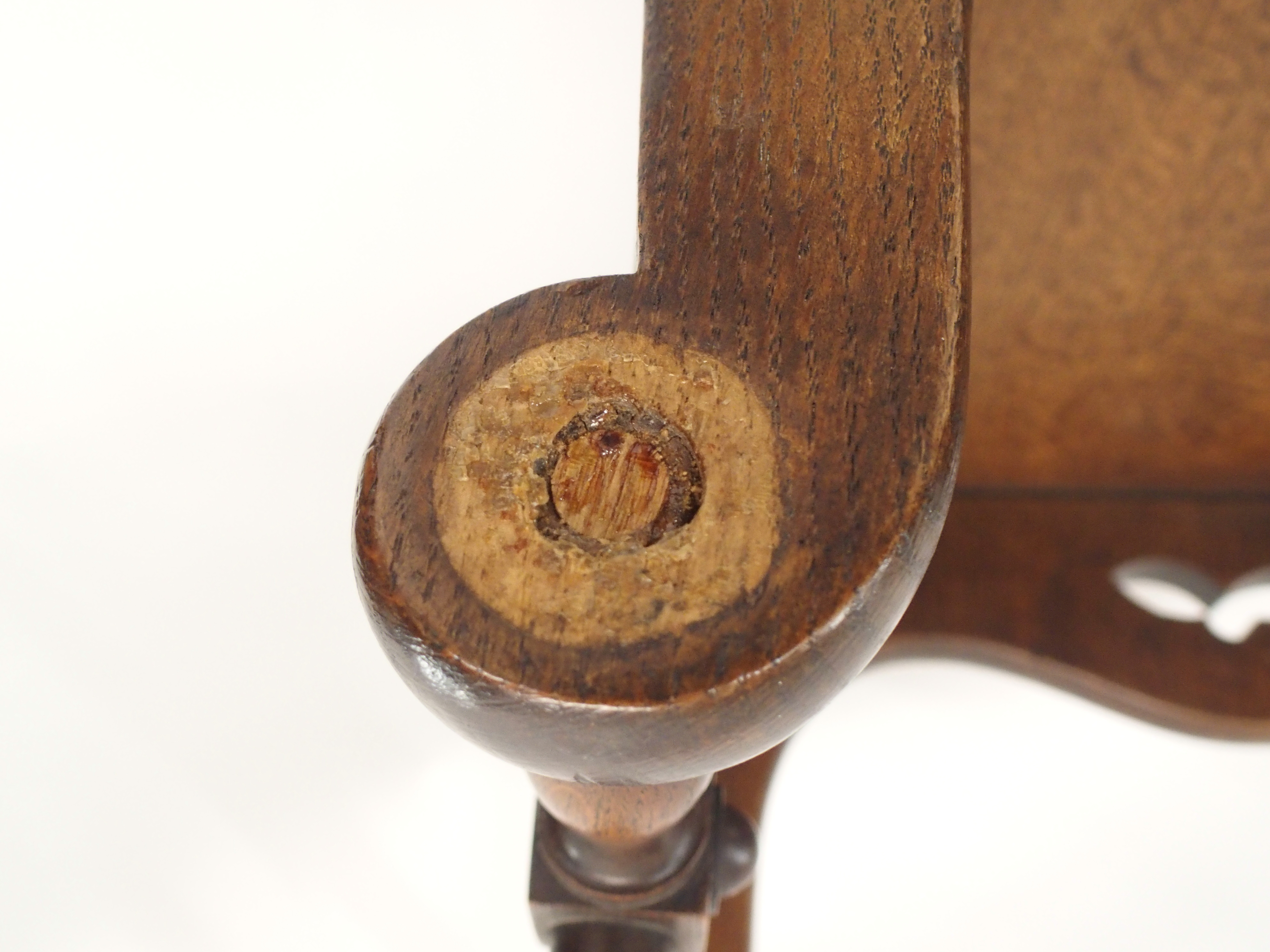 A PAIR OF VICTORIAN OAK HALL CHAIRS each carved with a shield back and pierced scrolls with loop - Image 6 of 12