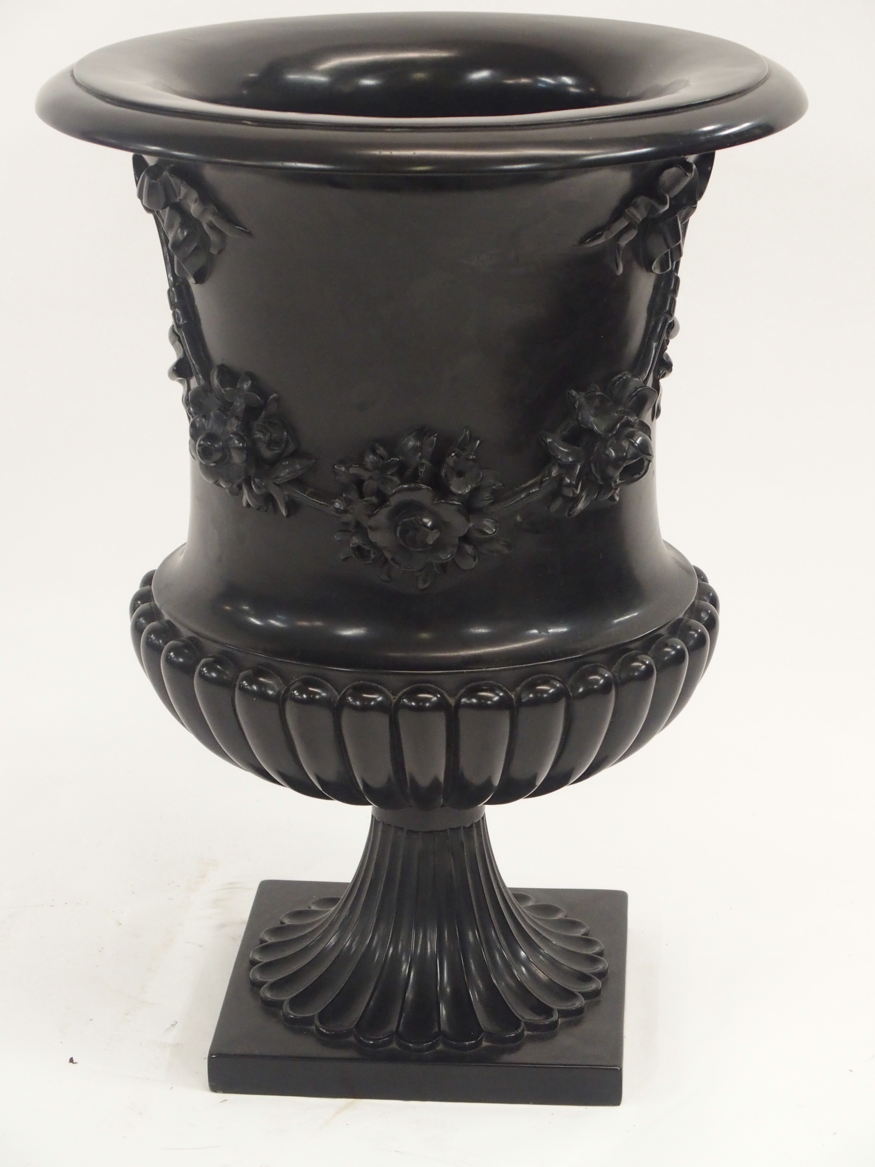 A COMPOSITE CLASSICAL STYLE URN cast with ribbon tied garlands of flowers above a lobed socle, - Image 5 of 11