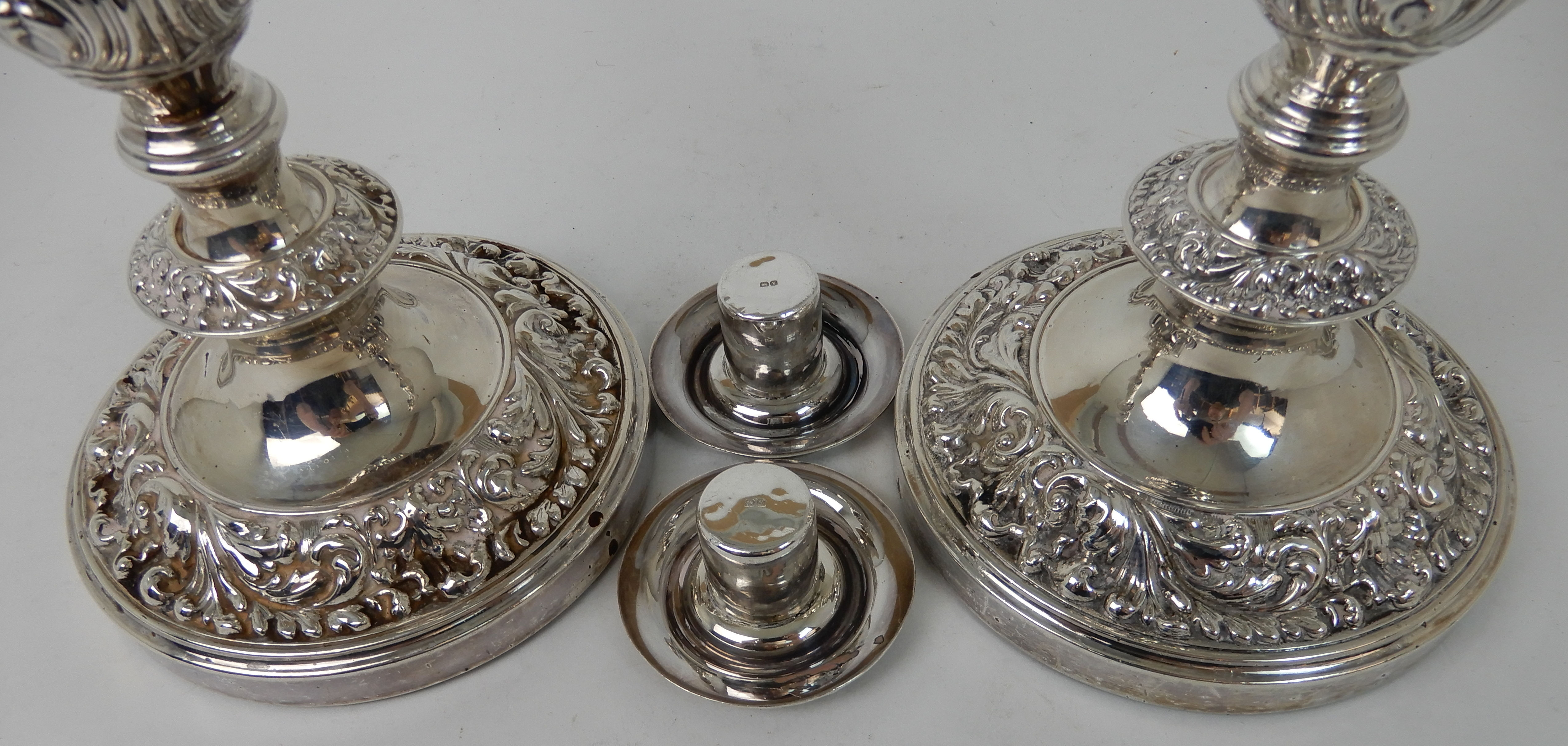 A PAIR OF SILVER CANDLESTICKS maker's mark BLD Birmingham 1948, the removable drip pans on - Image 5 of 5