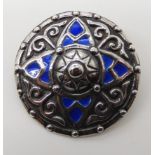 AN ALEXANDER RITCHIE PATTERN BROOCH in raised lettering to the reverse AR IONA. Diameter 3.3cm,