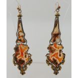 A PAIR OF VICTORIAN AGATE SLICE STATEMENT EARRINGS the yellow metal mounts are flexible along the