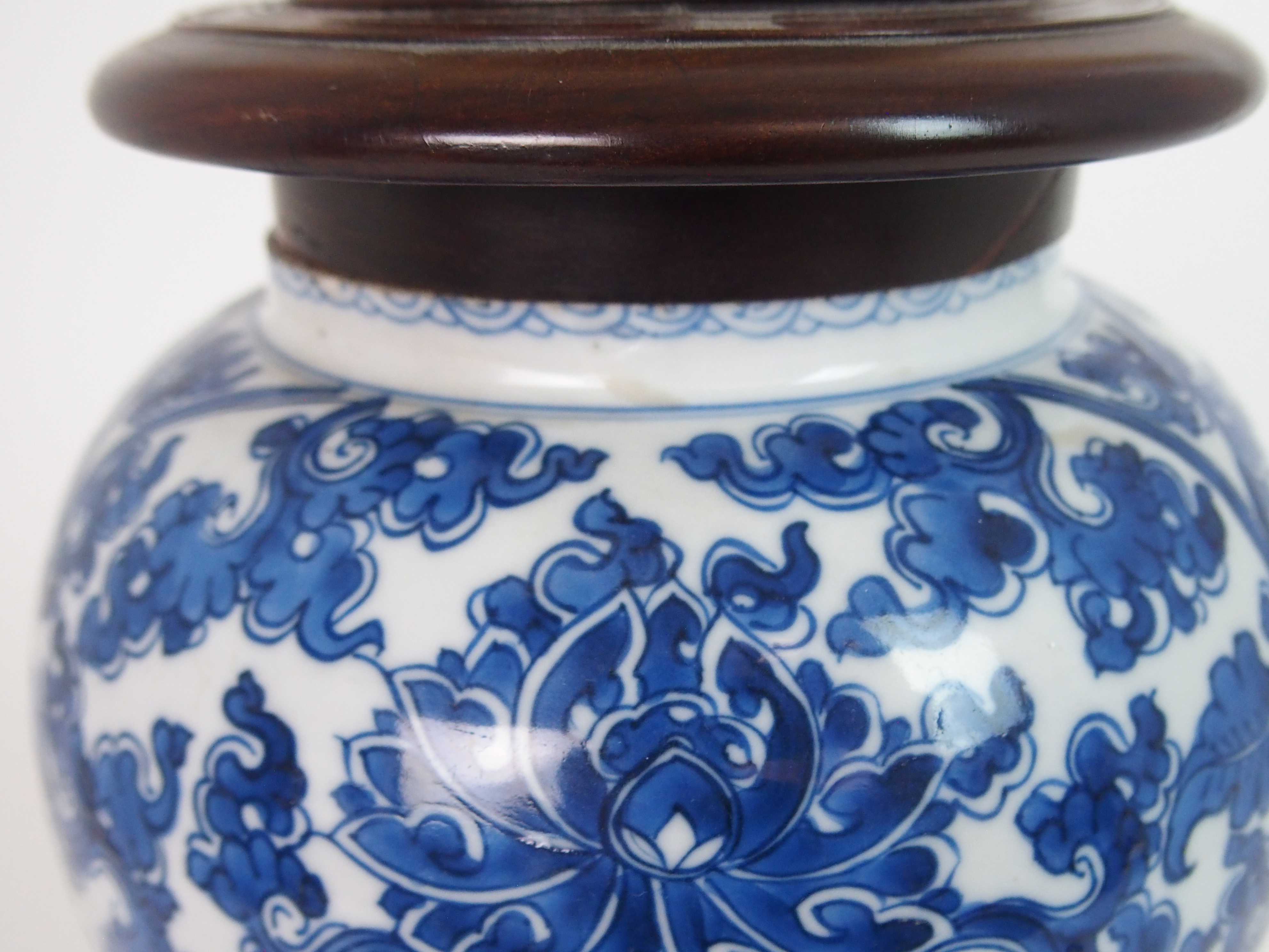 A CHINESE BLUE AND WHITE BALUSTER VASE painted with peonies and scrolling foliage, fitted with later - Image 6 of 6