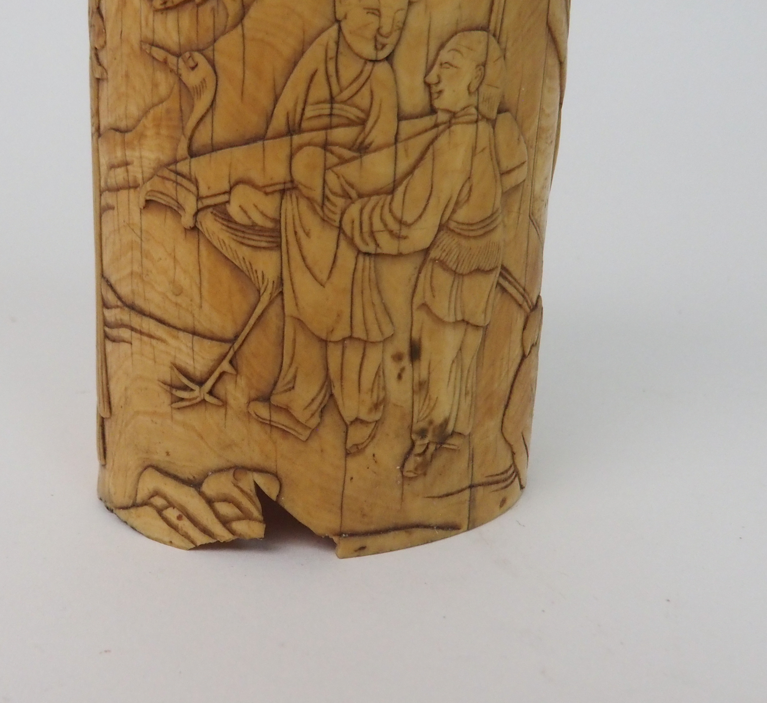 A CHINESE CARVED IVORY TUSK decorated with Shou Lao and other figures in a pavilion garden, 14cm - Image 3 of 9