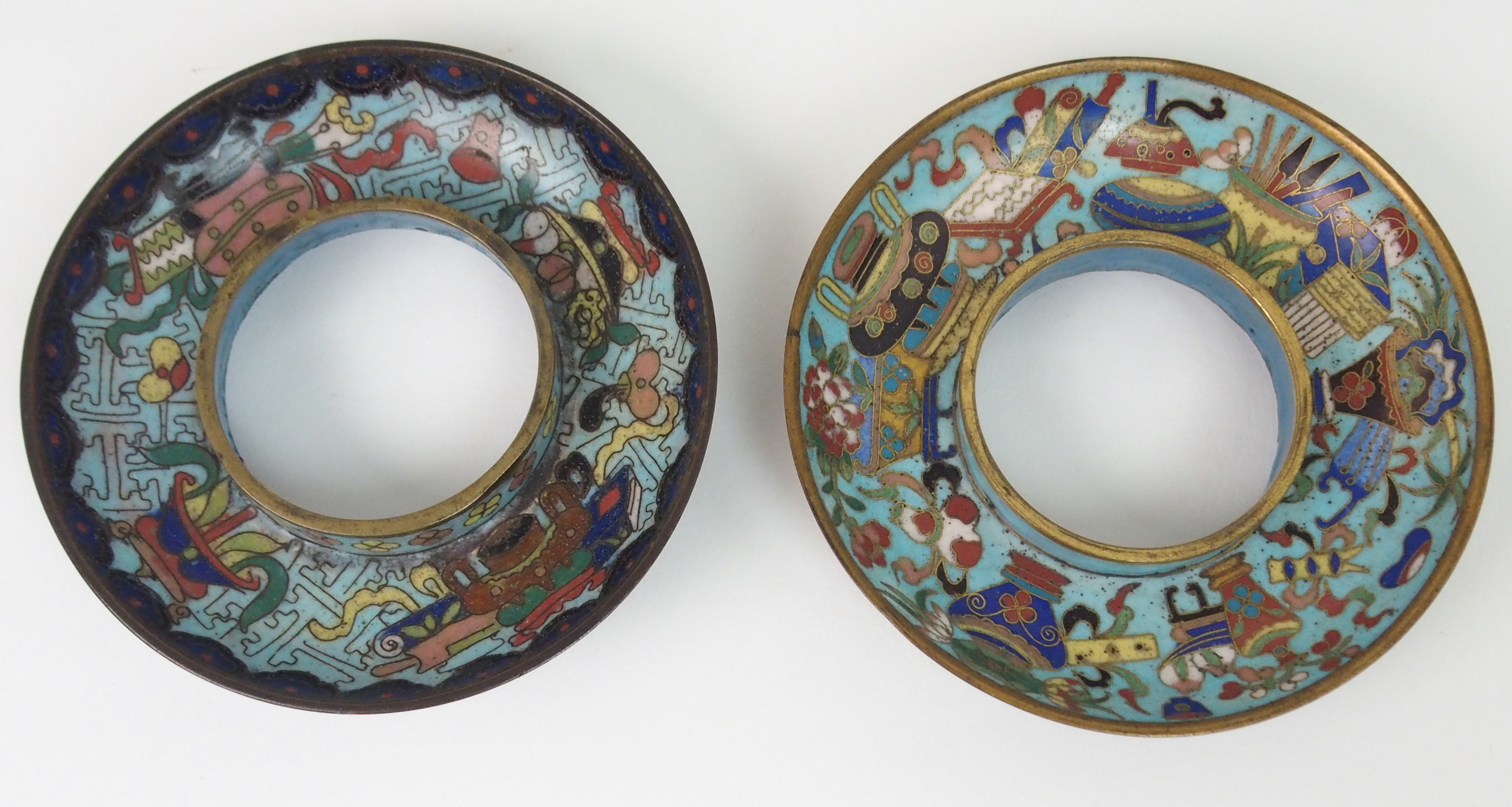 A PAIR OF CHINESE CLOISONNE BOWLS, COVERS AND STANDS decorated with precious objects on key - Image 4 of 7