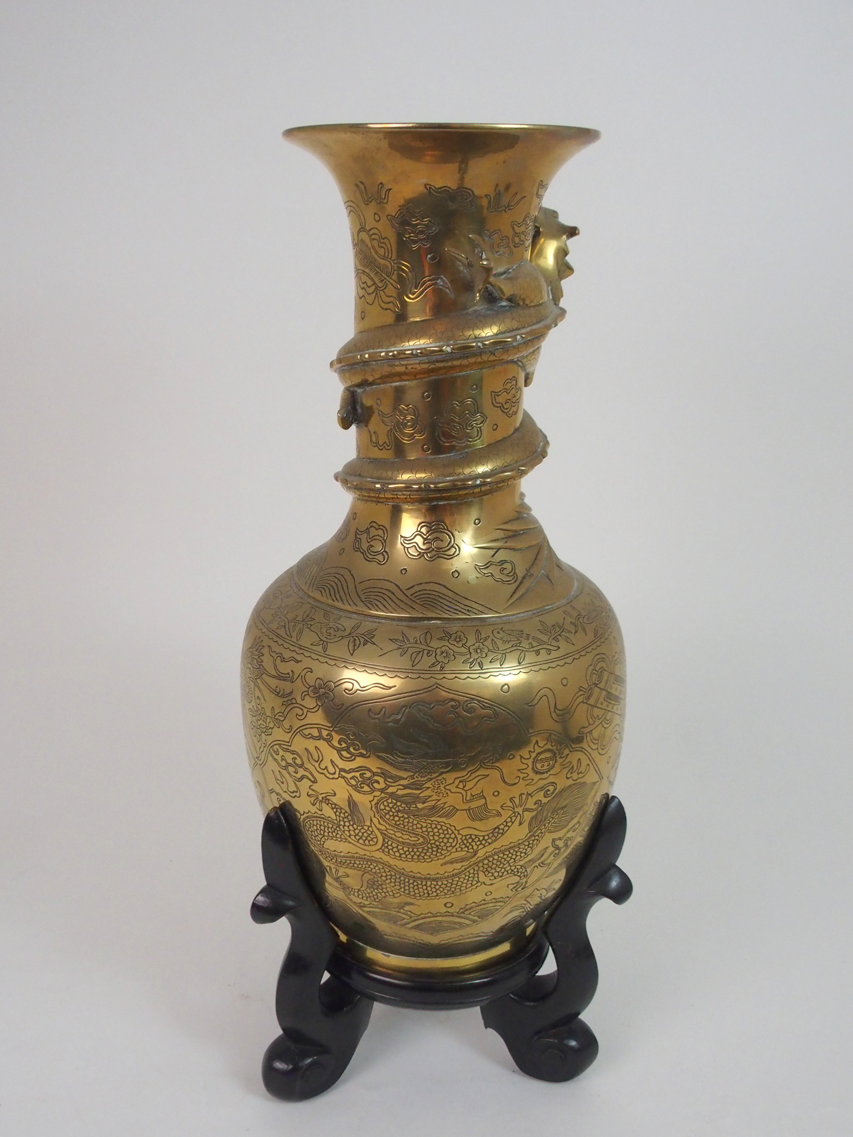 A CHINESE BRASS BALUSTER VASE cast with a dtragon wraped around the neck and above panels of dragons - Image 4 of 8