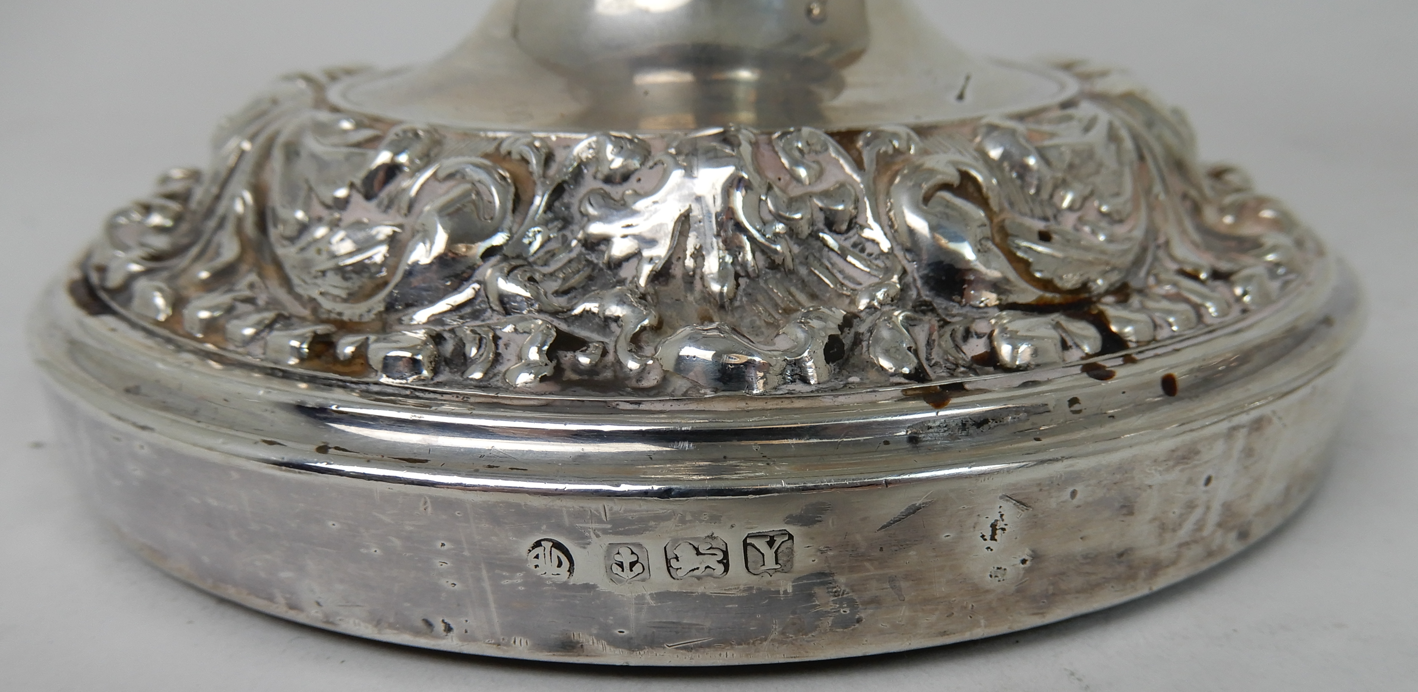 A PAIR OF SILVER CANDLESTICKS maker's mark BLD Birmingham 1948, the removable drip pans on - Image 2 of 5