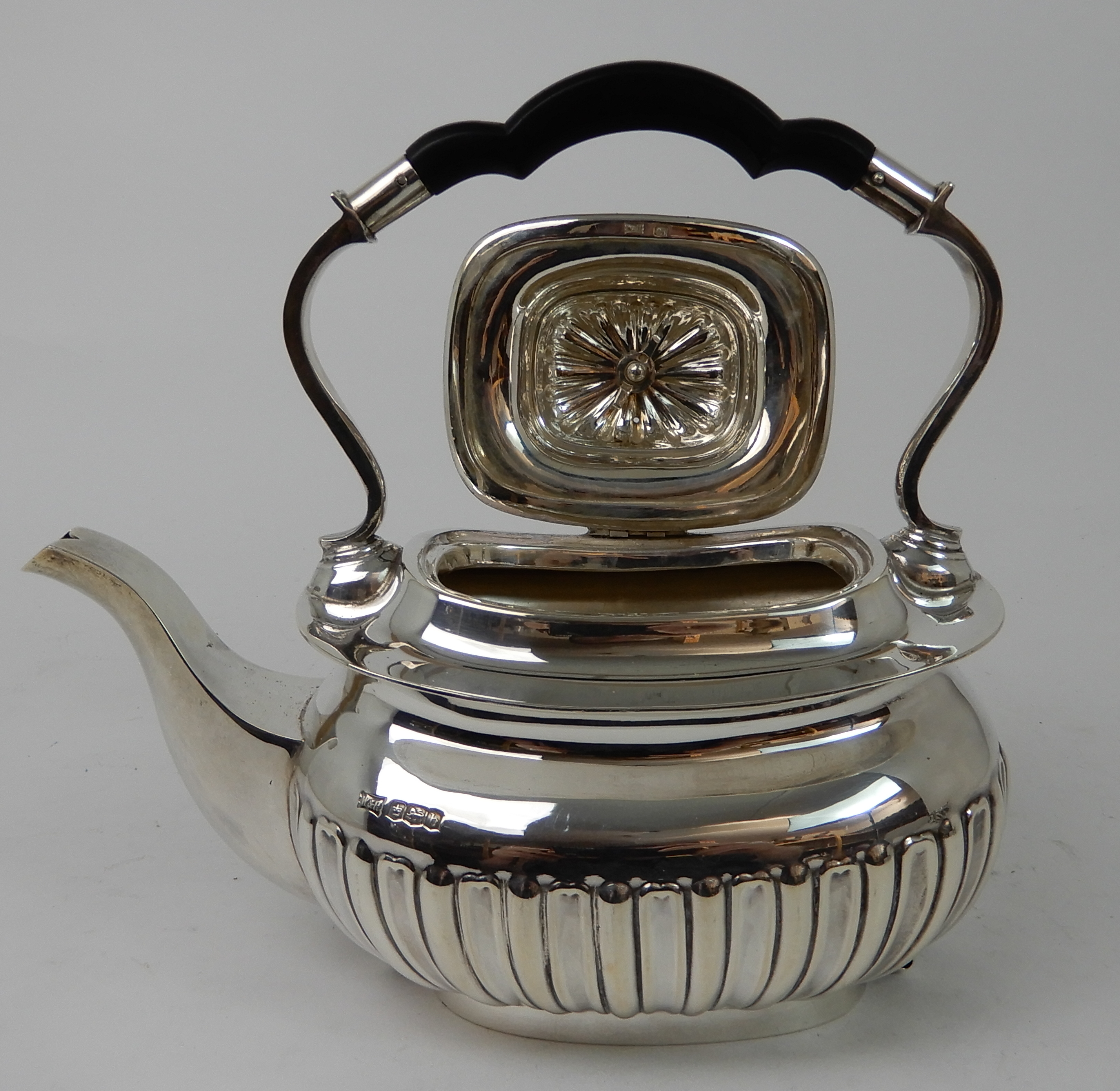 A SILVER SPIRIT KETTLE by Walker & Hall, Sheffield 1919, of curving rectangular form, with half - Image 5 of 10