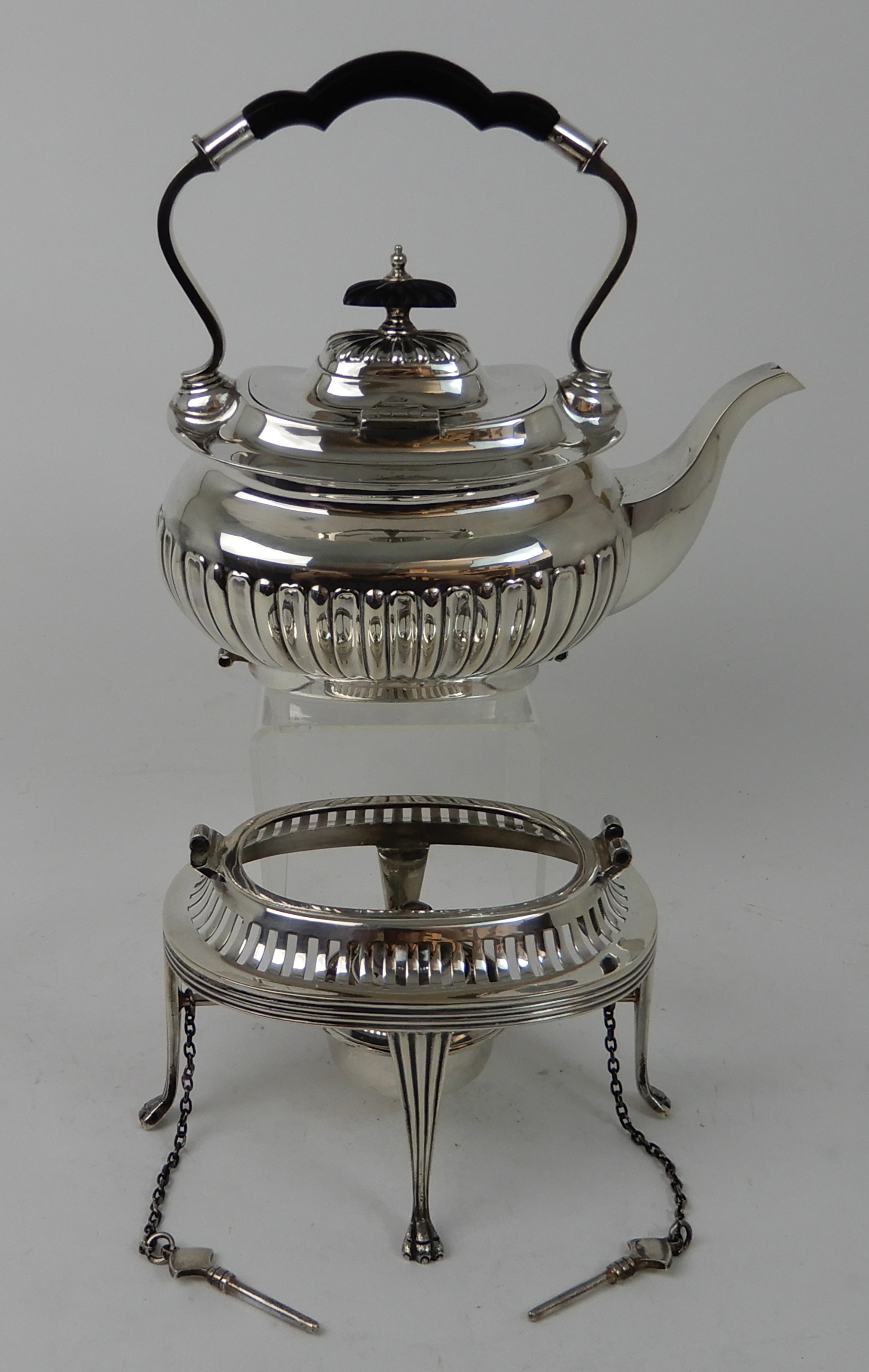 A SILVER SPIRIT KETTLE by Walker & Hall, Sheffield 1919, of curving rectangular form, with half - Image 3 of 10
