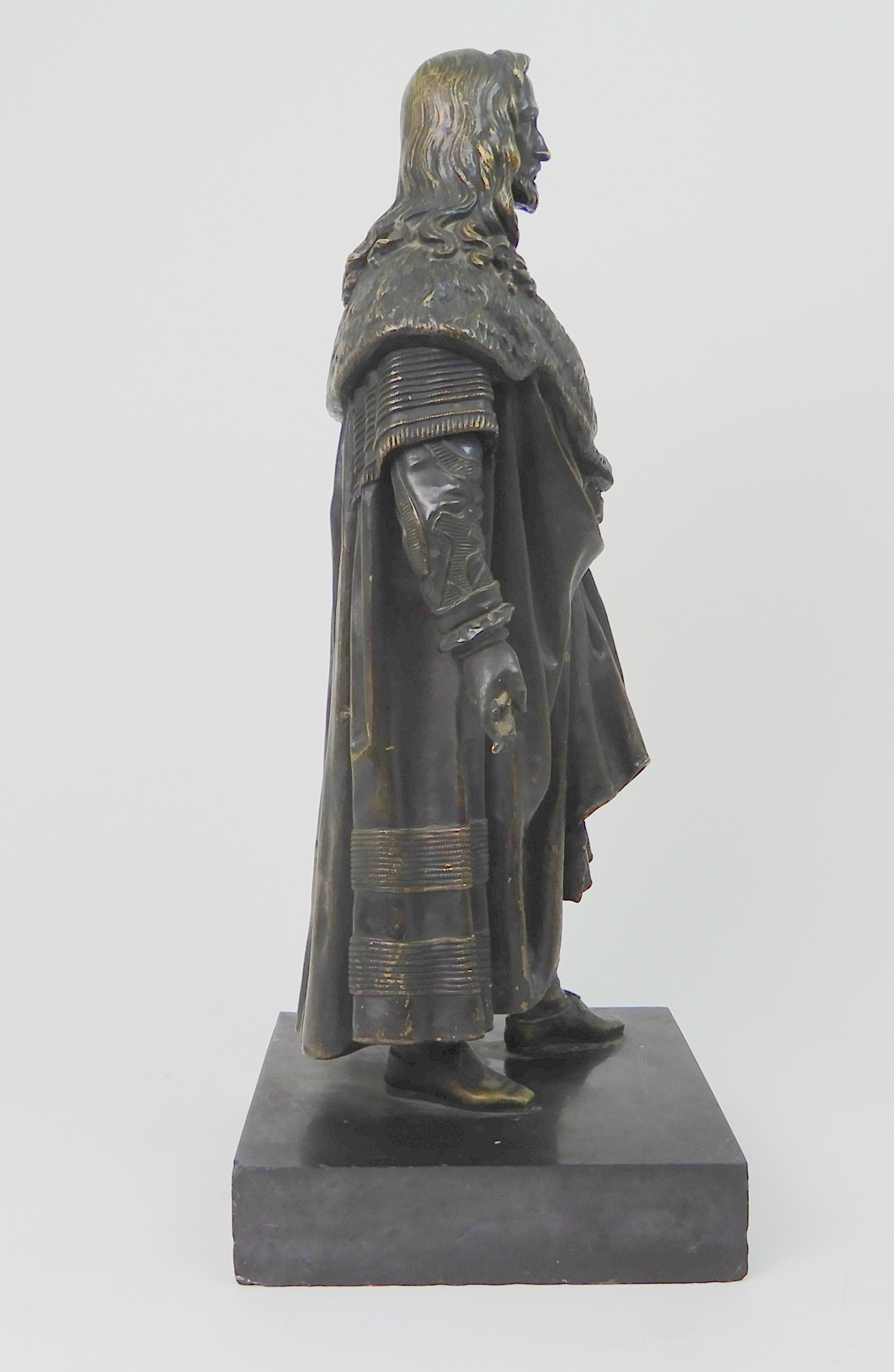 A BRONZED MODEL OF A MAN wearing fur trimmed robes, upon slate base, 46cm high Condition Report: - Image 4 of 7