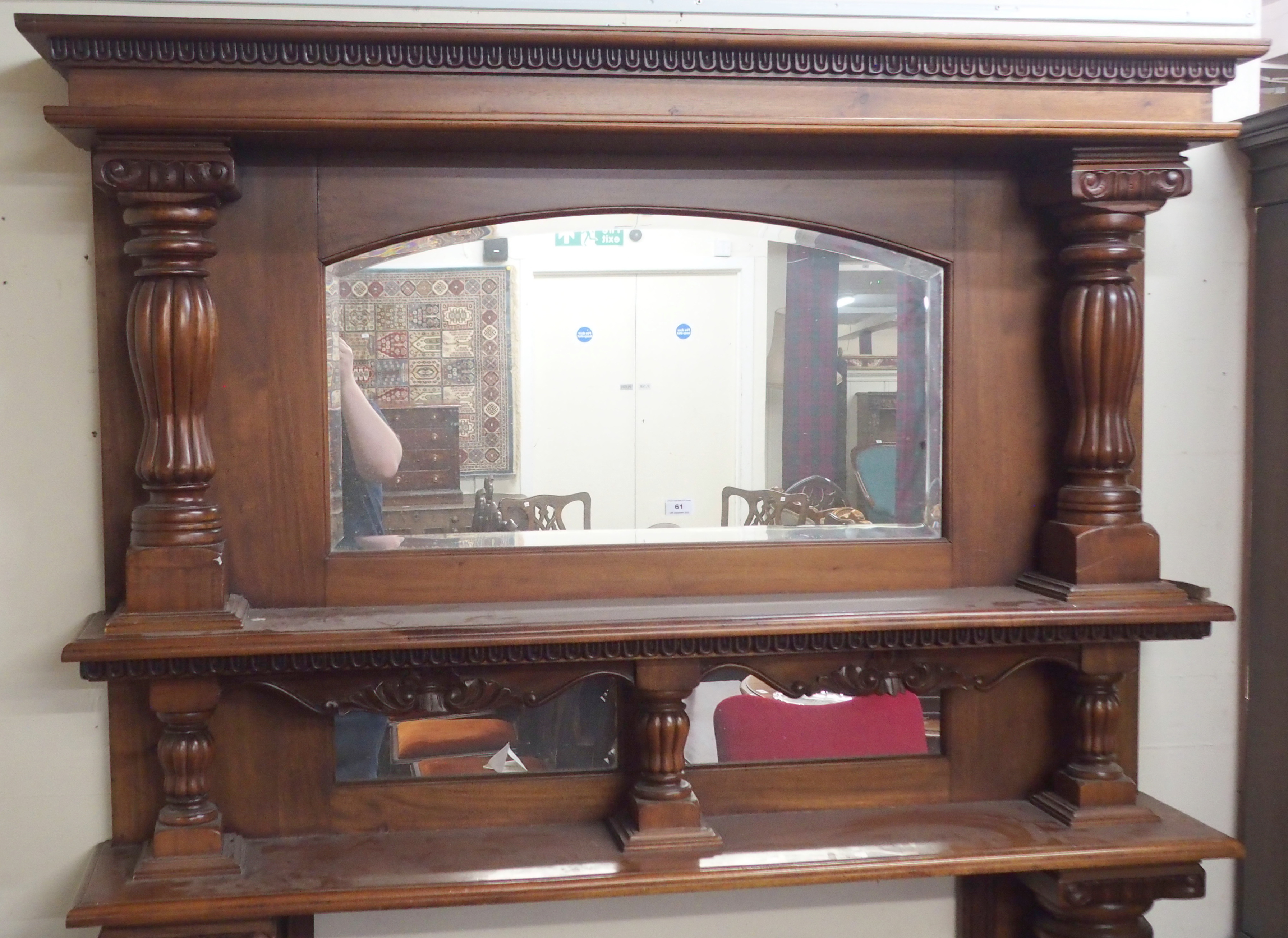 A large mahogany carved fire surround with mirror back and column supports, 209cm high x 148cm - Bild 2 aus 2