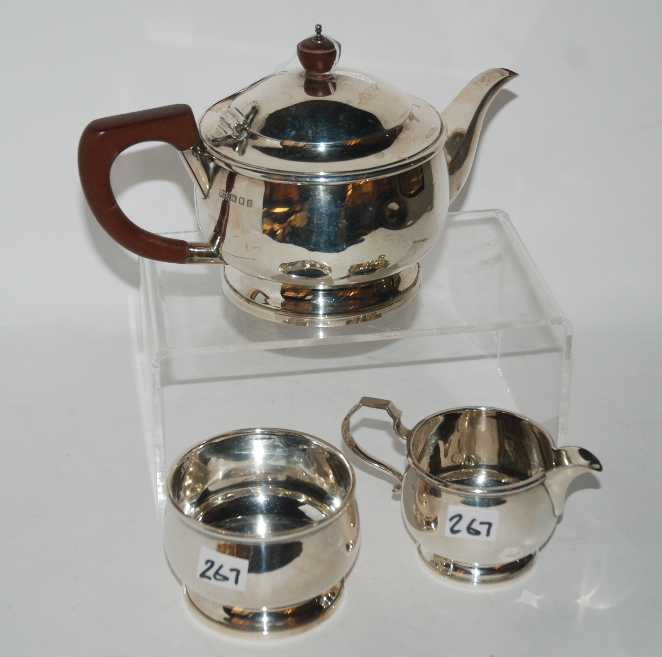 A three piece silver tea service, London 1932, 801gms Condition Report: Available upon request