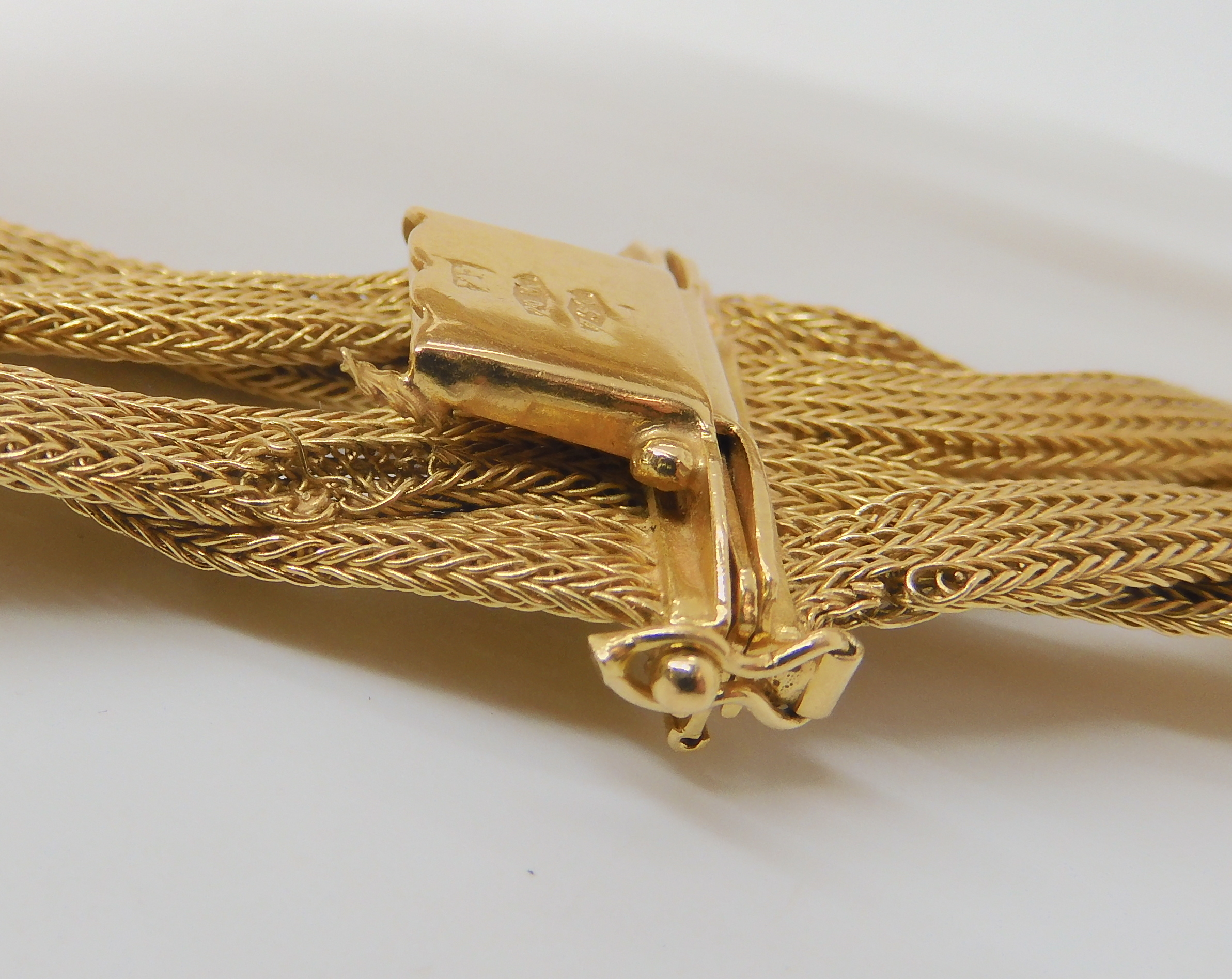 An 18ct gold knitted mesh style chain bracelet, length 19.5cm, weight 31.6gms Condition Report: This - Image 2 of 4