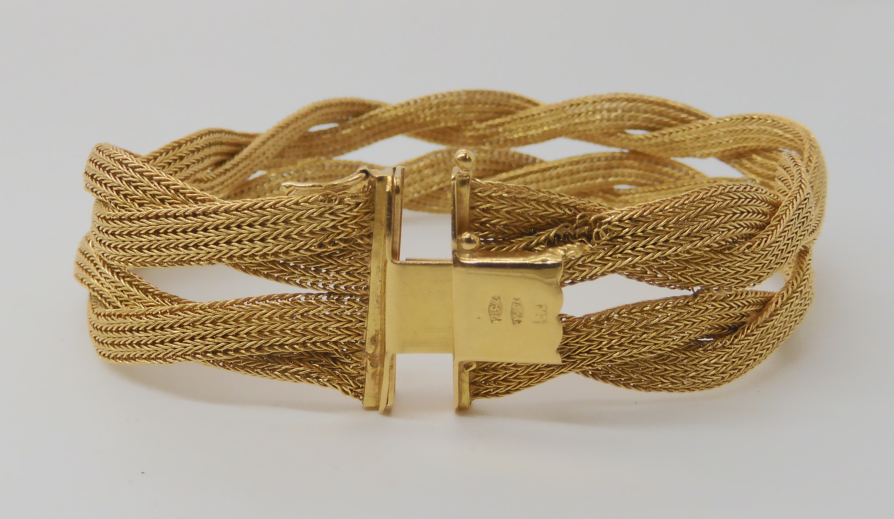 An 18ct gold knitted mesh style chain bracelet, length 19.5cm, weight 31.6gms Condition Report: This - Image 4 of 4