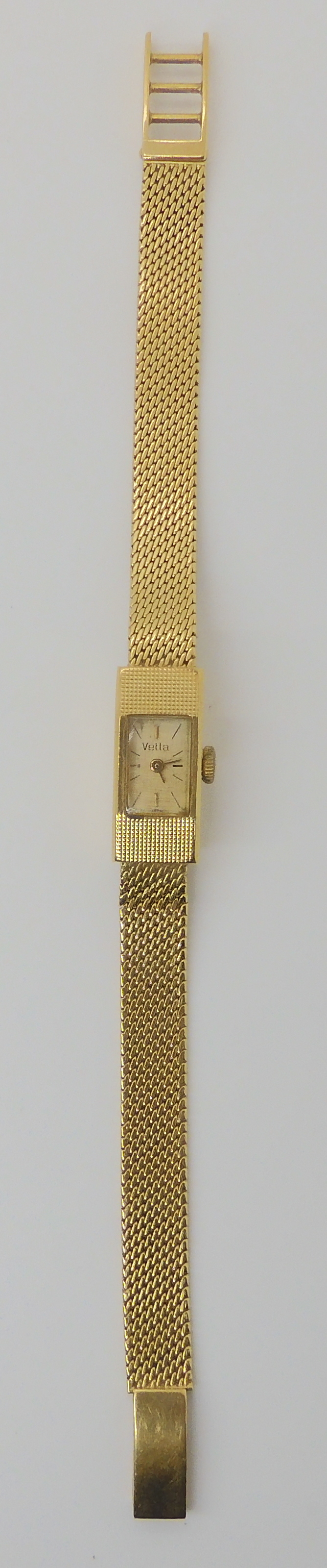 An 18k gold ladies Vetta wristwatch with integral strap, length 17cm, weight including mechanism - Image 2 of 4