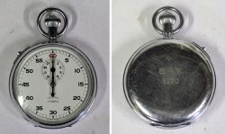 BR(W) Railway stop watch engraved on rear BR W 5220 in working condition.