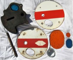 A Collection of LNER/BR(E) ground signal parts consisting of 2 x Shunt Discs, spare colour