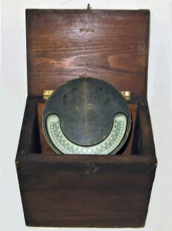 GWR Lineman's signal inclinometer. Complete with original box with hinges marked GWR.