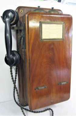 Southern Railway Signal Box telephone. Minus magneto winding handle but complete with hand set and