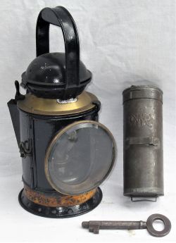 GWR 4 aspect Fogman's Handlamp together with a pre grouping GWR detonator tin and GWR signal box key