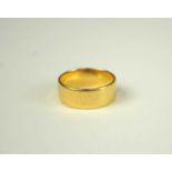 An 18ct gold ring