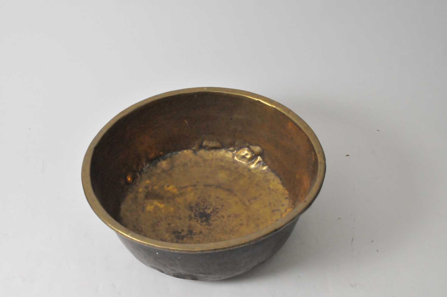 A very large Victorian brass 'wash copper' - Image 2 of 2