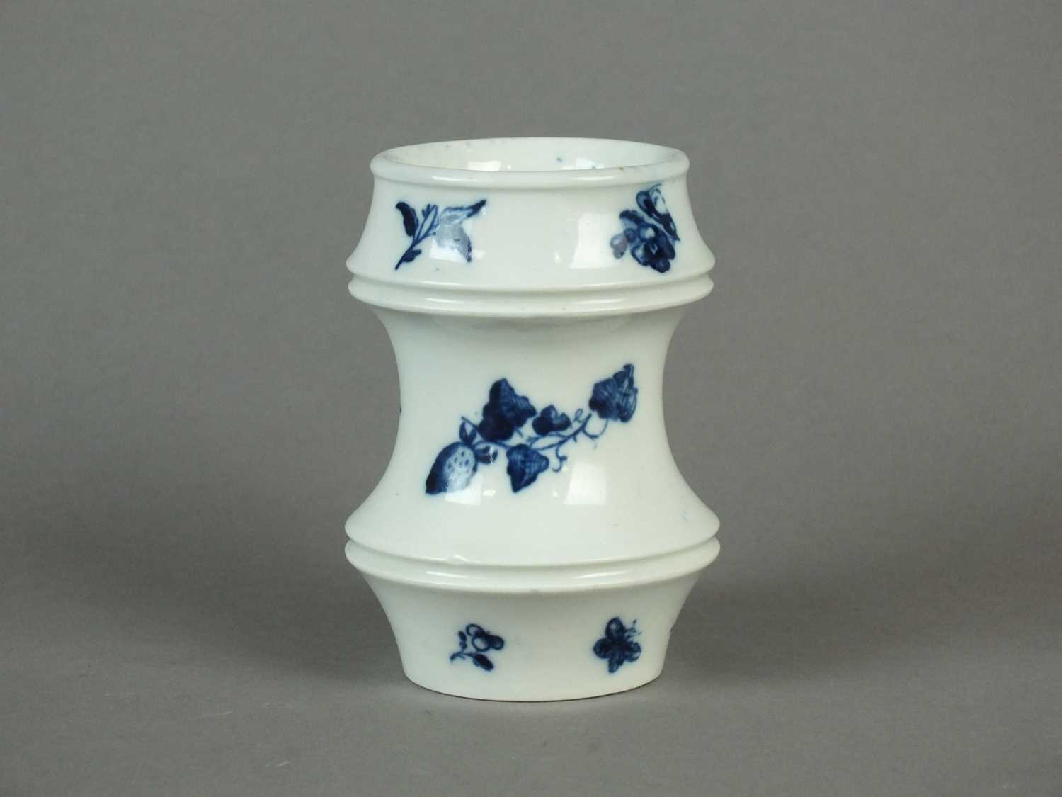 Rare Caughley Pounce Pot, circa 1777-88 - Image 2 of 4