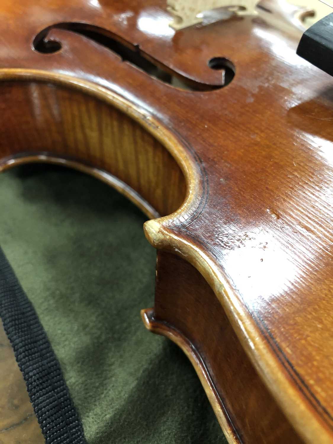 A good violin labelled Joseph Guarnerius, probably German 19th/20th century - Image 7 of 14