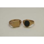 A 9ct gold signet ring