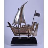 AN EARLY 20TH CENTURY CONTINENTAL SILVER BOAT. 12 cm x 12 cm.