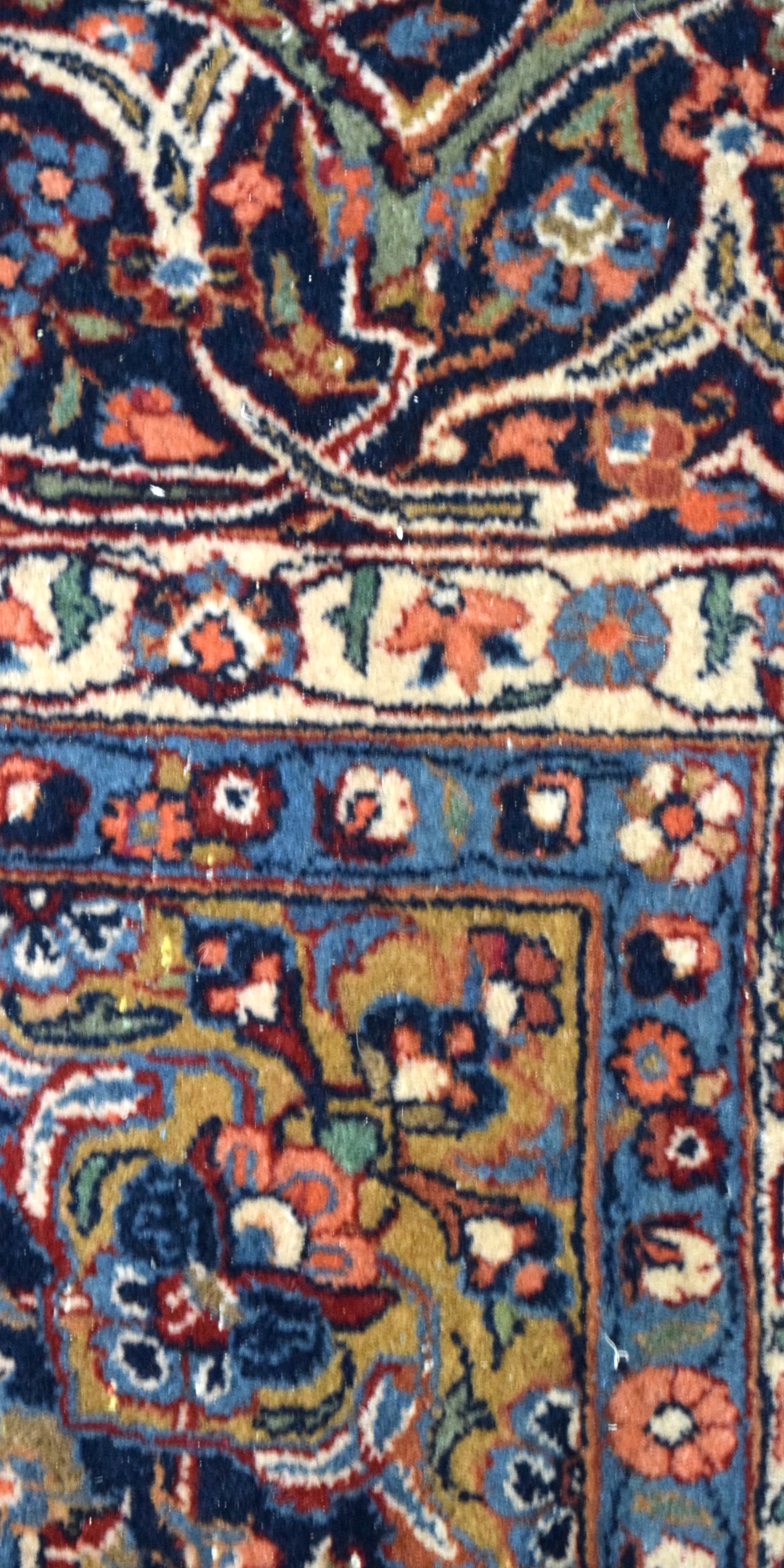 A LARGE RED GROUND PERSIAN RUG CARPET, decorated with extensive foliage. 328 cm x 218 cm. - Image 2 of 4