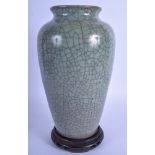 A RARE 18TH/19TH CENTURY CHINESE GE TYPE STONEWARE VASE Qing, with crackled glaze body. 25 cm x 12 c