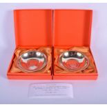 A PAIR OF BOXED SILVER DISHES. Sheffield 1981. 4.8 oz. 9 cm diameter.