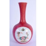 AN EARLY 20TH CENTURY CHINESE FAMILLE ROSE SCRAFITO VASE Late Qing/Republic. 18.5 cm high.