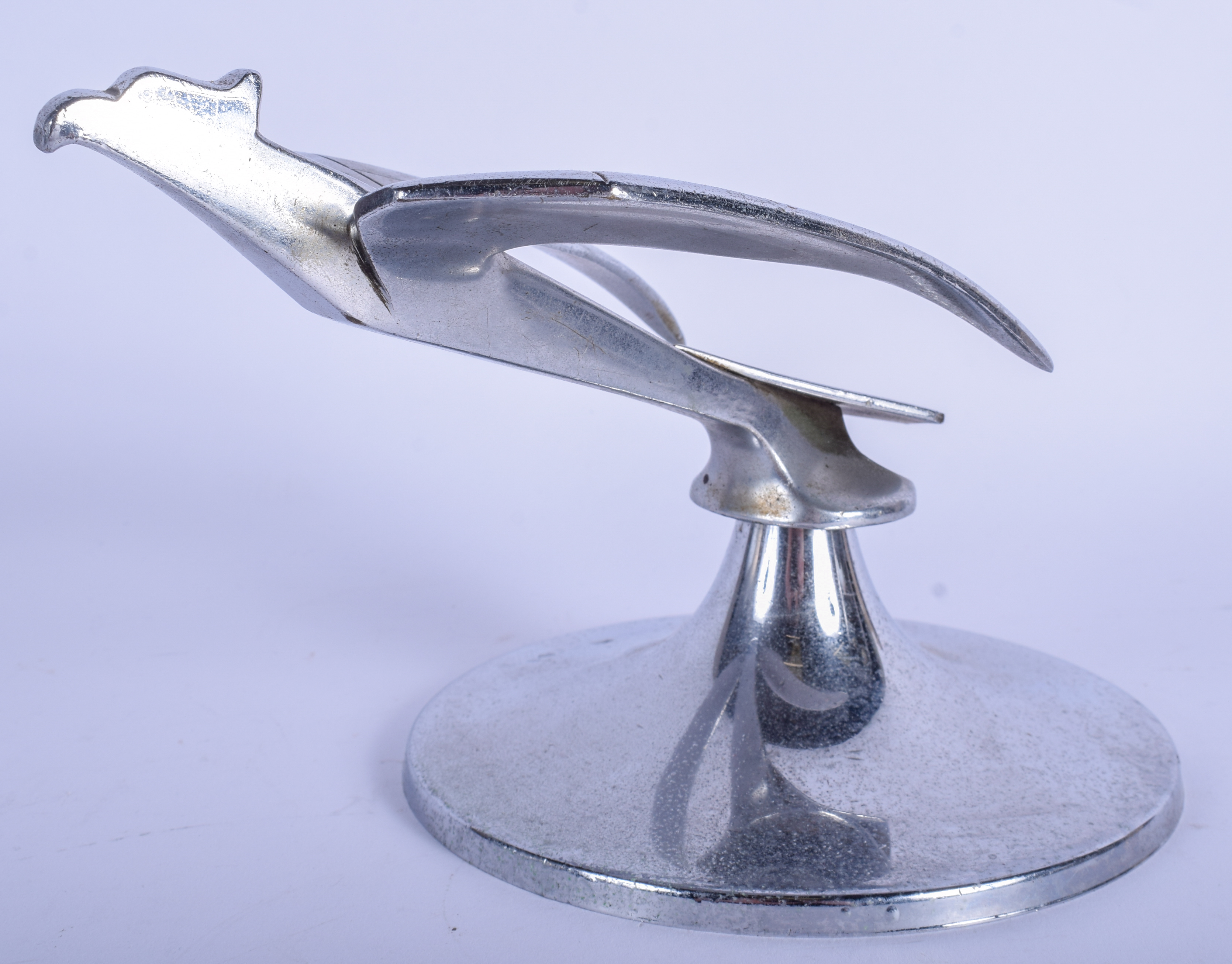 A 1950S CHROME EAGLE CAR MASCOT. 15 cm x 14 cm.