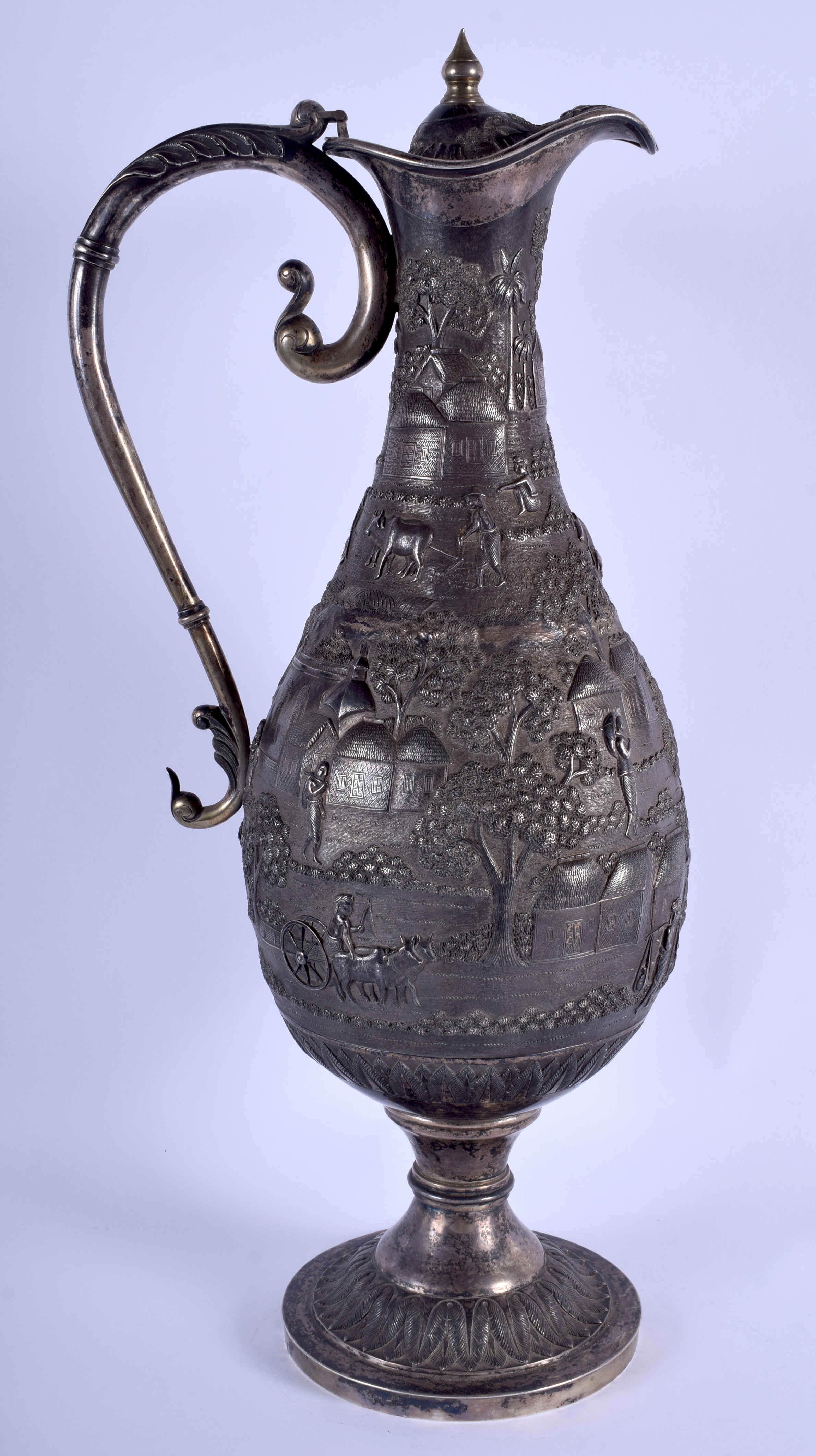 A MAJESTIC 19TH CENTURY NORTH WEST INDIAN SILVER PEDESTAL EWER possibly Bhuj & by Oomersi Mawji, of - Bild 2 aus 17