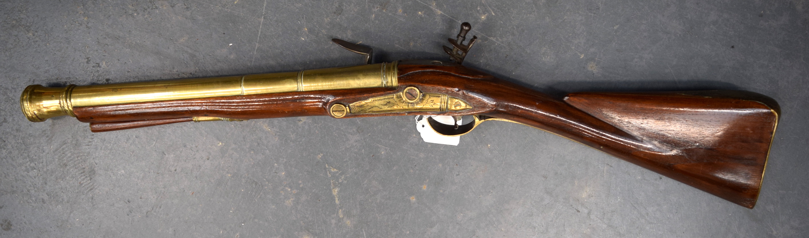 A BLUNDERBUSS, formed with a brass barrel. 78 cm long. - Image 2 of 2