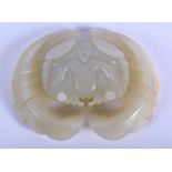 A 19TH CENTURY CHINESE GREENISH WHITE JADE CARVING OF A CRAB Qing, of naturalistic form. 5.5 cm x 4.