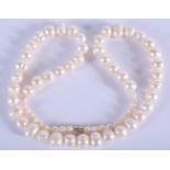 A PEARL NECKLACE. 54 cm long.