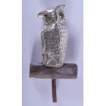 AN ANTIQUE SILVER AND MOTHER OF PEARL OWL. London 1927. 1.5 oz.