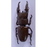 A LARGE JAPANESE BRONZE BEETLE BOX AND COVER. 13 cm x 4 cm.
