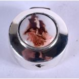 AN EROTIC SILVER BOX. 1.75 cm wide.