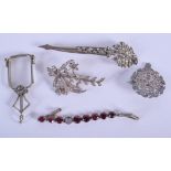 AN ANTIQUE SILVER BROOCH together with a garnet bracelet etc. (5)