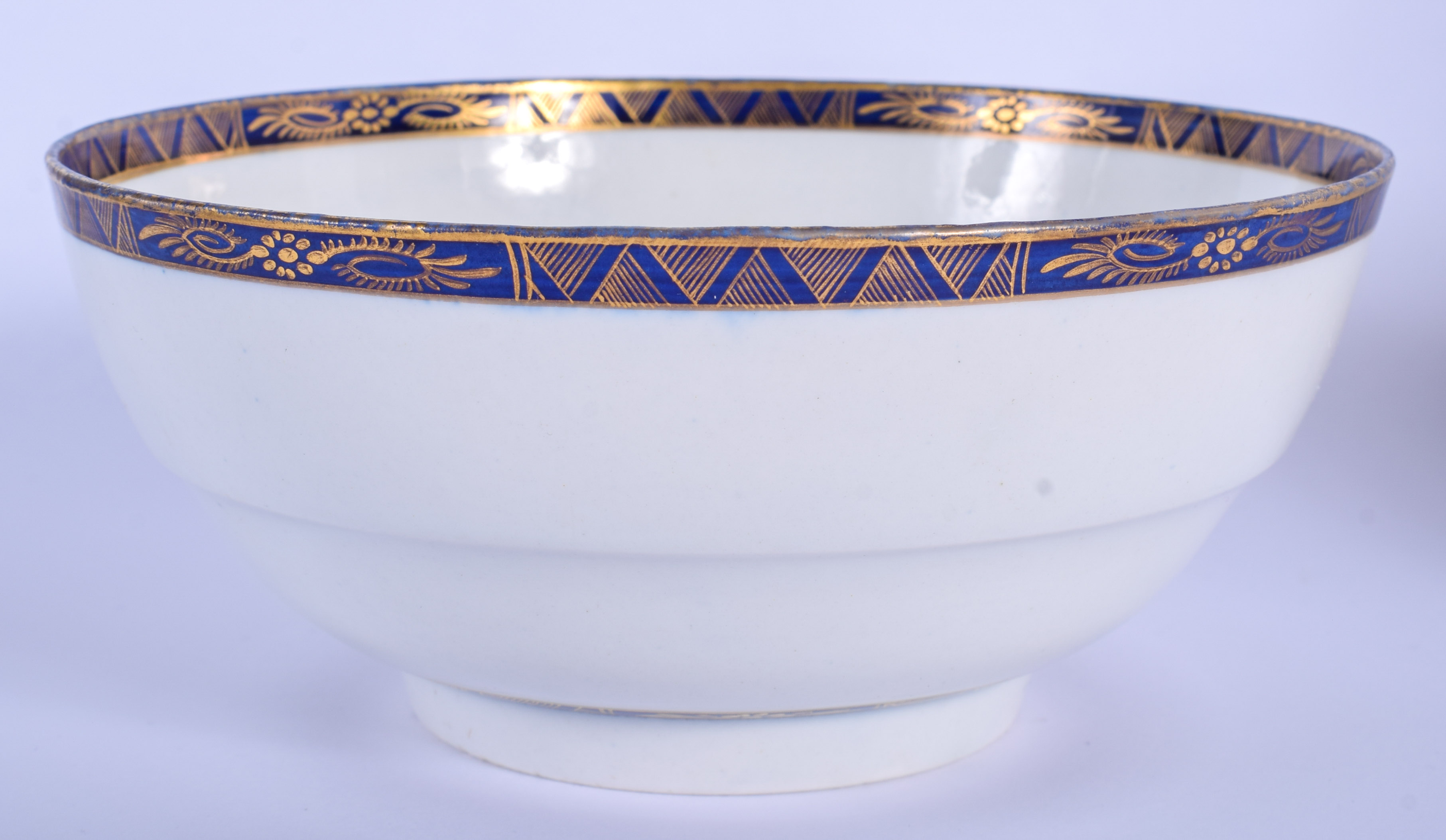 18th c. Worcester Flight period bowl with the initials ML between blue and gilt borders, with rare - Image 2 of 3