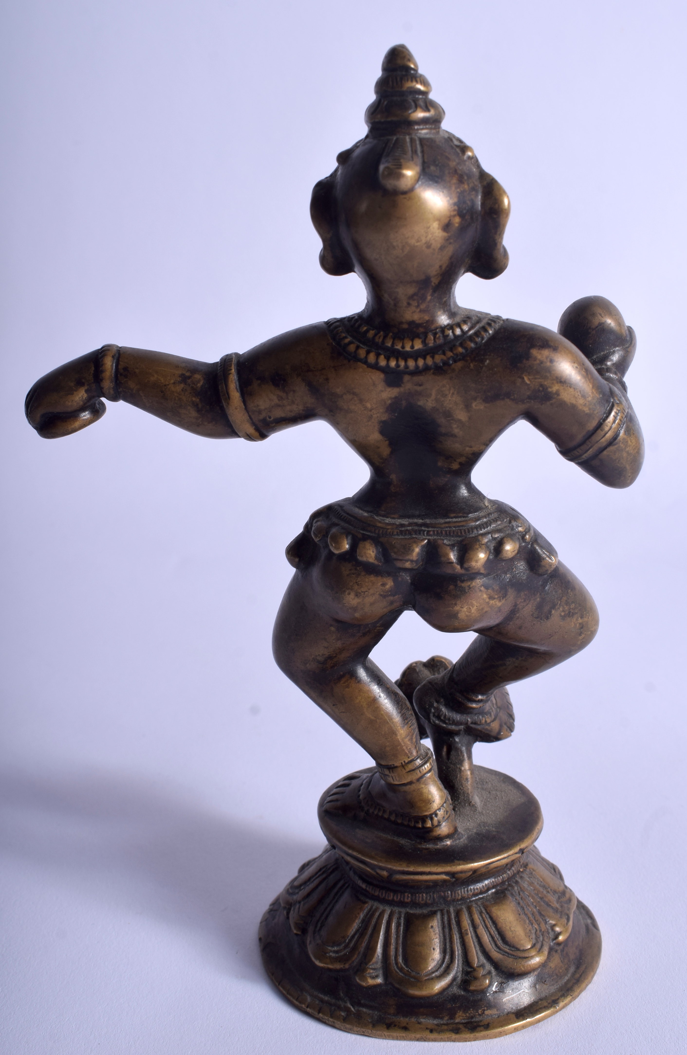 AN 18TH/19TH CENTURY INDIAN BRONZE BUDDHISTIC DEITY modelled dancing. 21 cm high. - Bild 2 aus 3