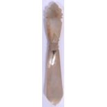 AN EARLY 20TH CENTURY MOTHER OF PEARL LETTER OPENER, the terminal in the form of a vase containing