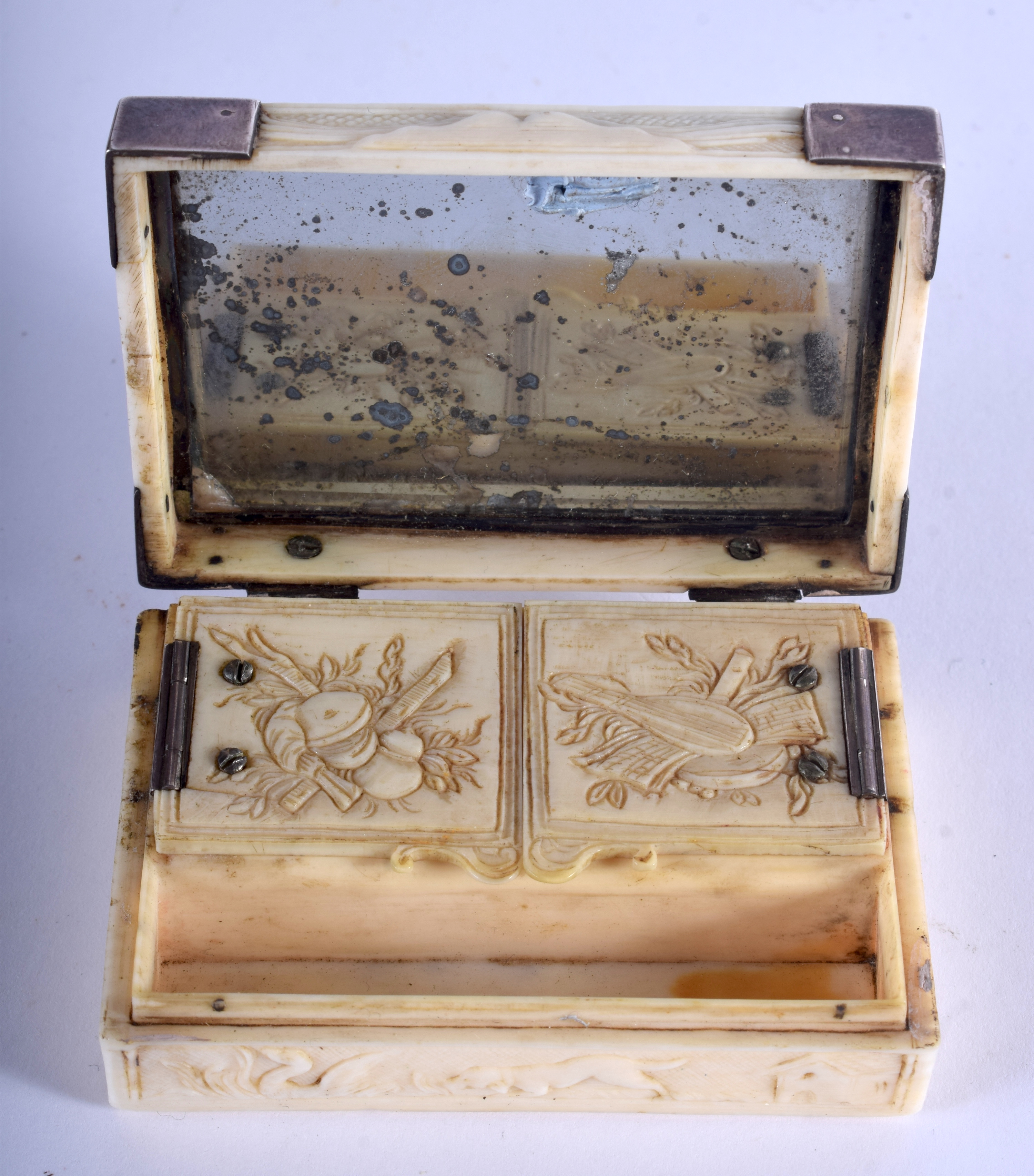 A VERY RARE 18TH/19TH CENTURY DIEPPE CARVED IVORY BOX with highly unusual mirrored internal fitting - Image 5 of 5