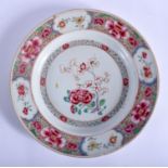 AN EARLY 18TH CENTURY CHINESE FAMILLE ROSE PLATE Yongzheng, painted with foliage. 22 cm diameter.