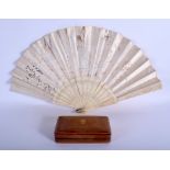 AN ANTIQUE FRENCH PAINTED LACE AND BONE FAN together with a fine quality Italian leather jewellery